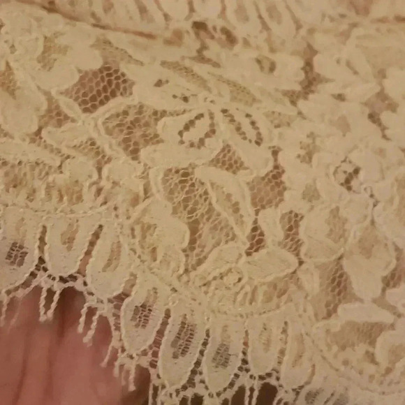 BCBG Maxazaria lace short size S - Picture 2 of 4